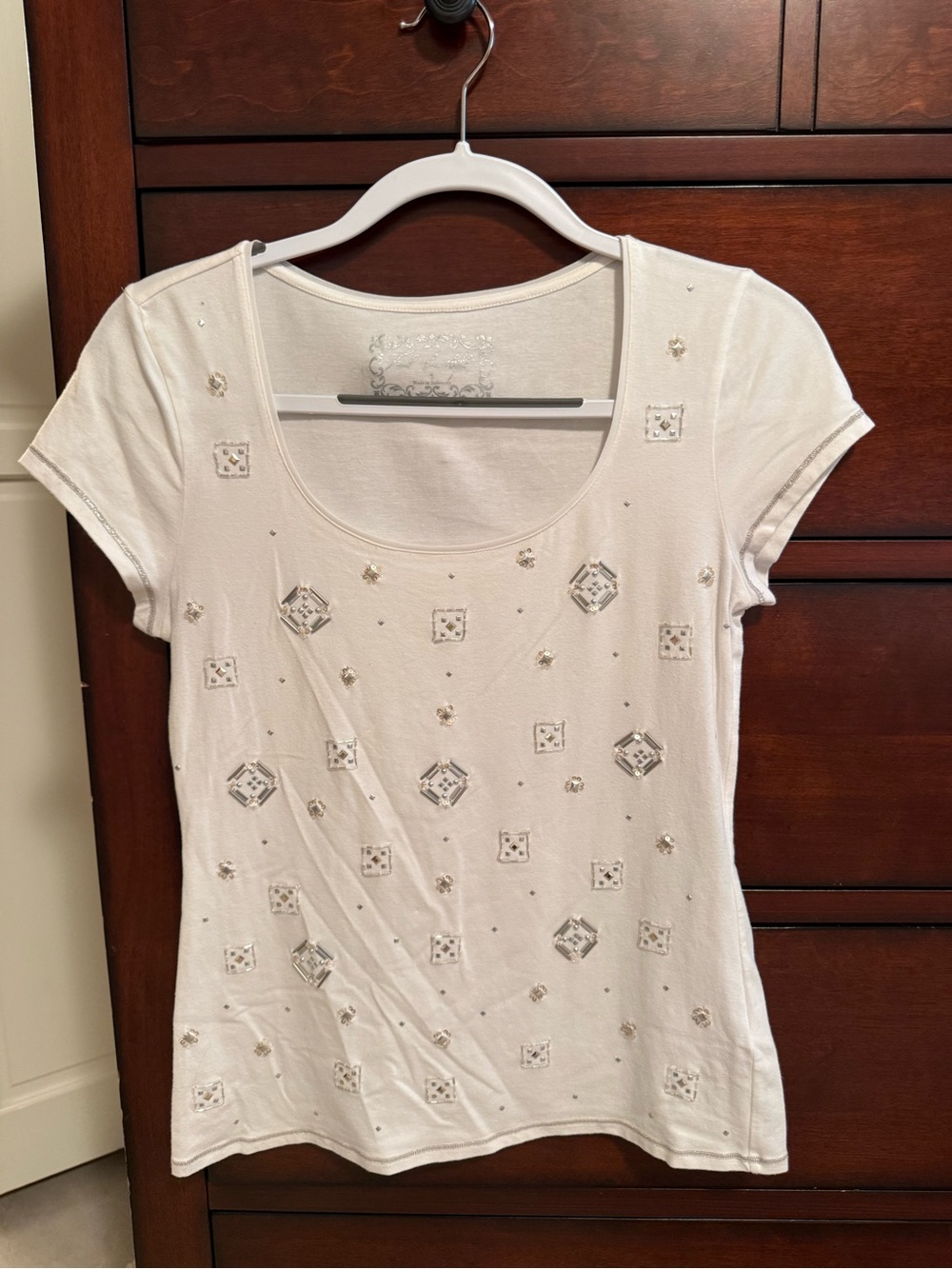 Embellished White Scoop Neck Short Sleeve Tee
